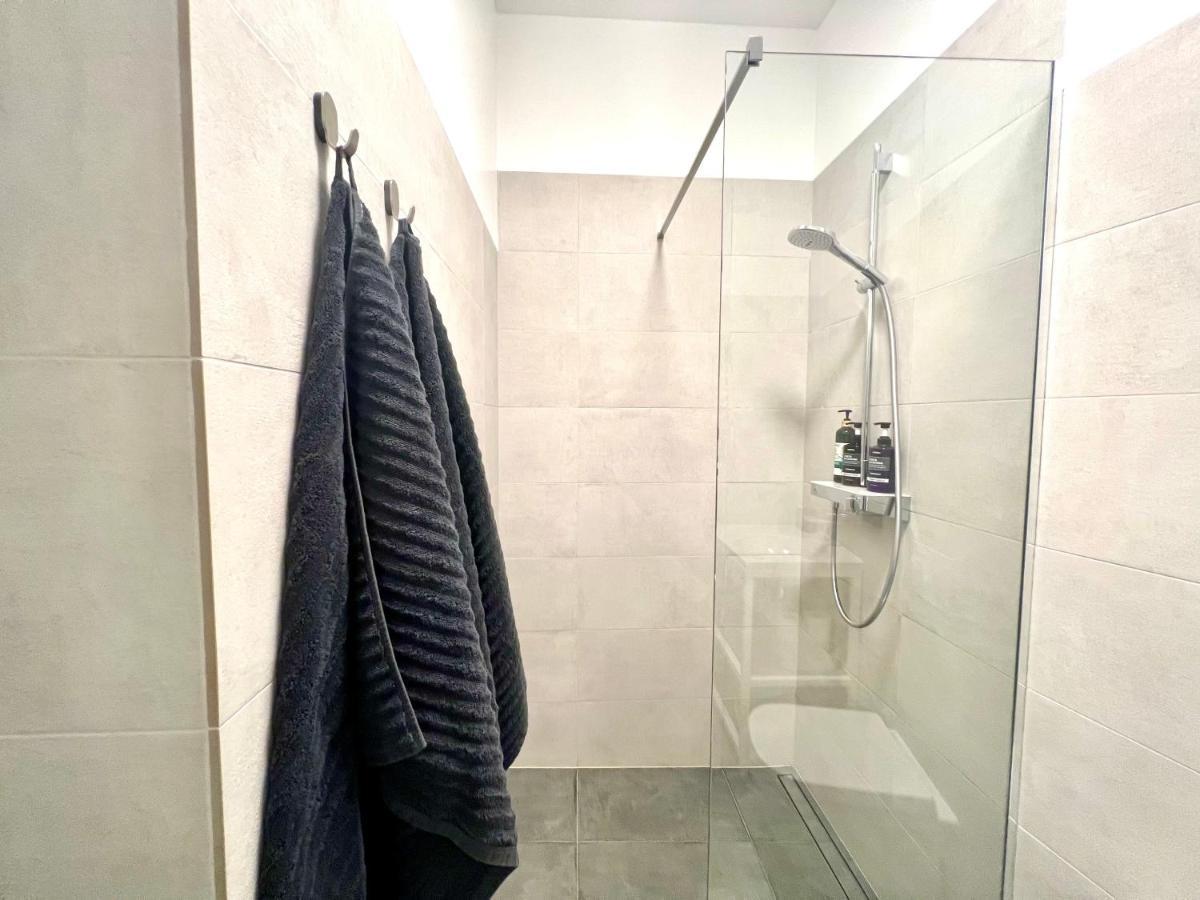 Stylish New Apartment In Riga Old Town - City Centre, Self Check-In, Walkable To Major Attractions 外观 照片
